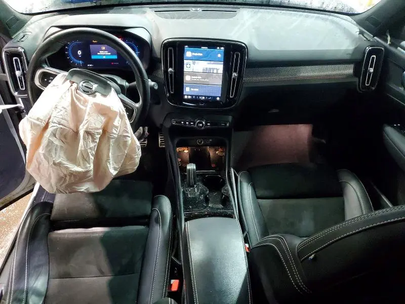 2022 VOLVO XC40 P8 RECHARGE PLUS  