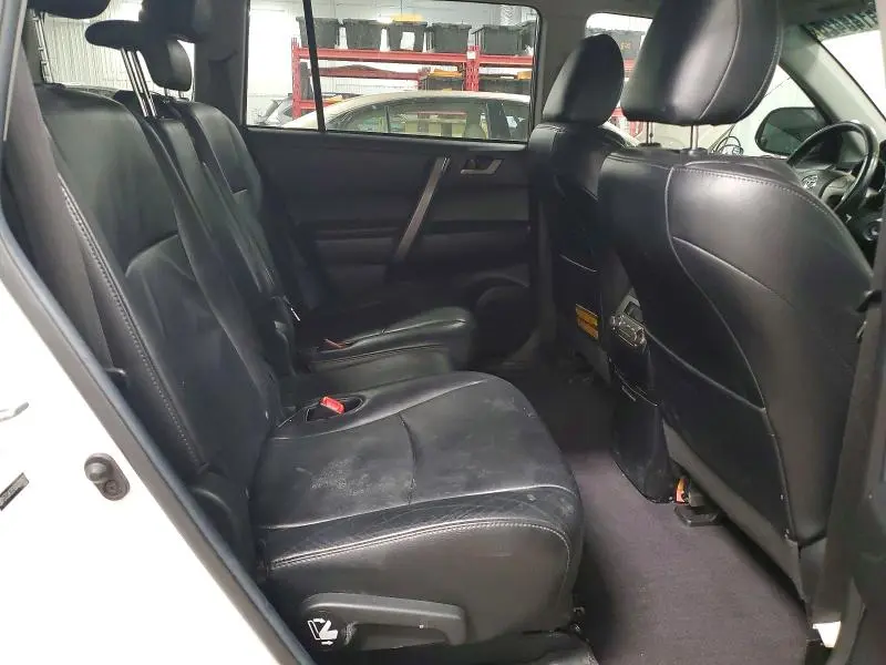 2010 TOYOTA HIGHLANDER SE  