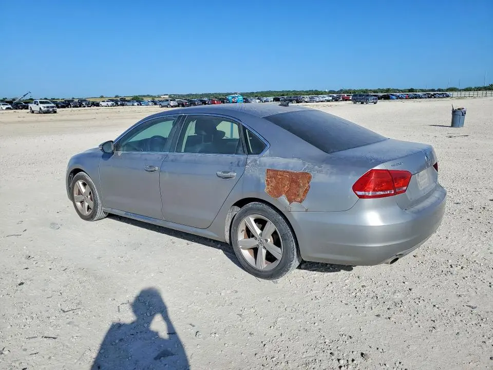 2012 VOLKSWAGEN PASSAT SE  