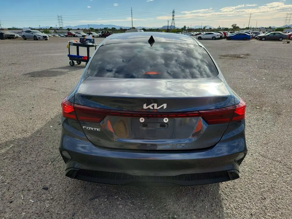 2023 KIA FORTE LXS  