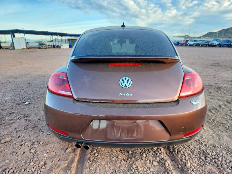 2016 VOLKSWAGEN BEETLE SE  