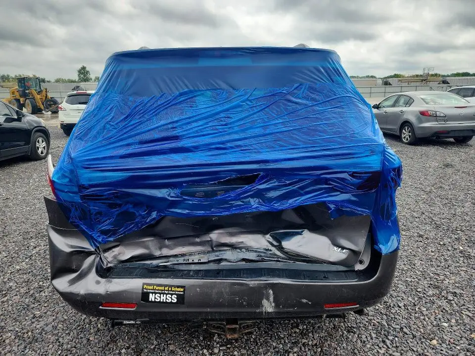 2017 TOYOTA SIENNA XLE 8-PASSENGER  