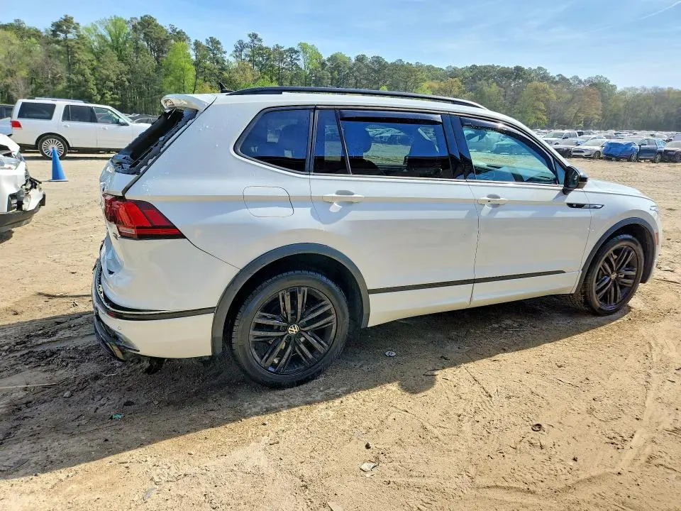 2022 VOLKSWAGEN TIGUAN SE R-LINE BLACK  