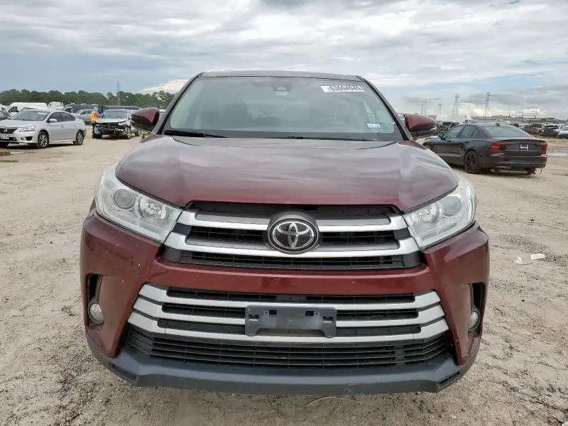 2019 TOYOTA HIGHLANDER LE  