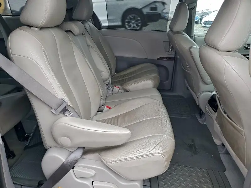 2014 TOYOTA SIENNA XLE  