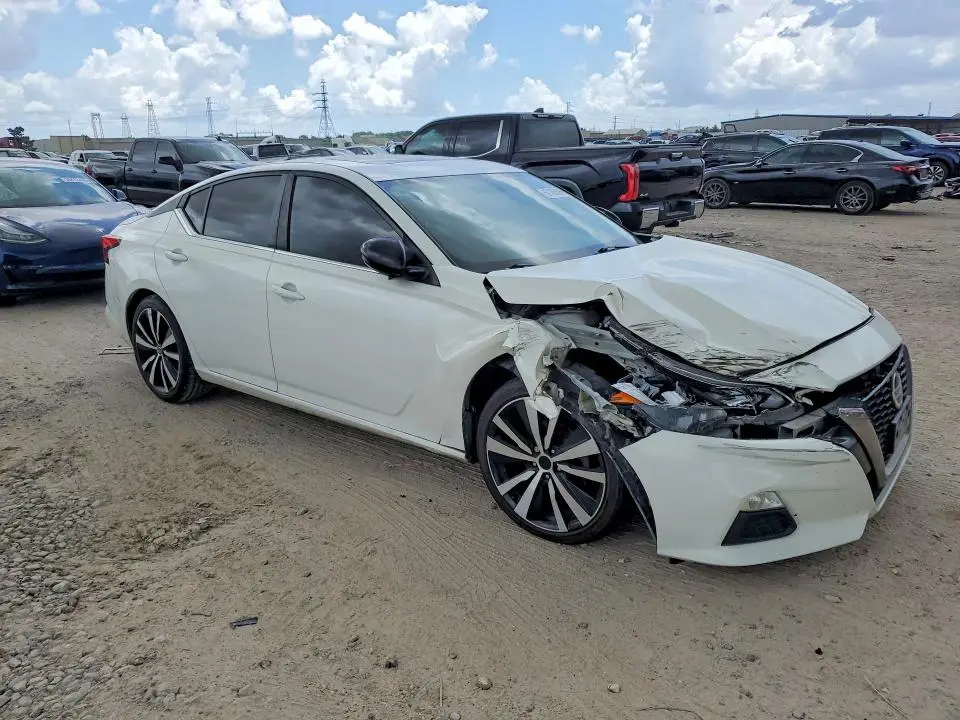 2019 NISSAN ALTIMA SR  
