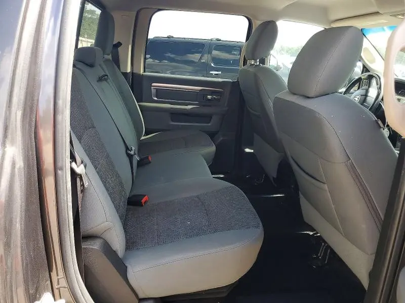 2016 RAM 1500 SLT  