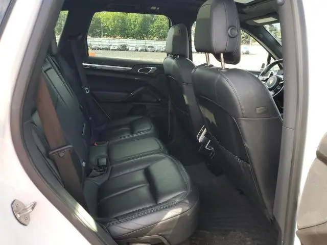 2016 PORSCHE CAYENNE