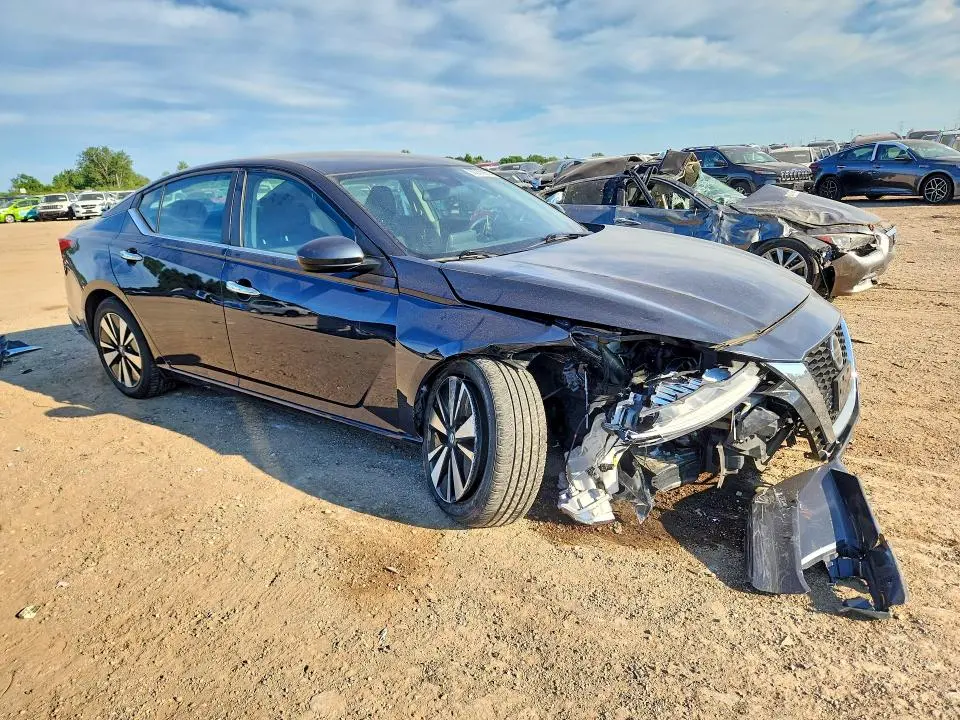 2021 NISSAN ALTIMA SV  