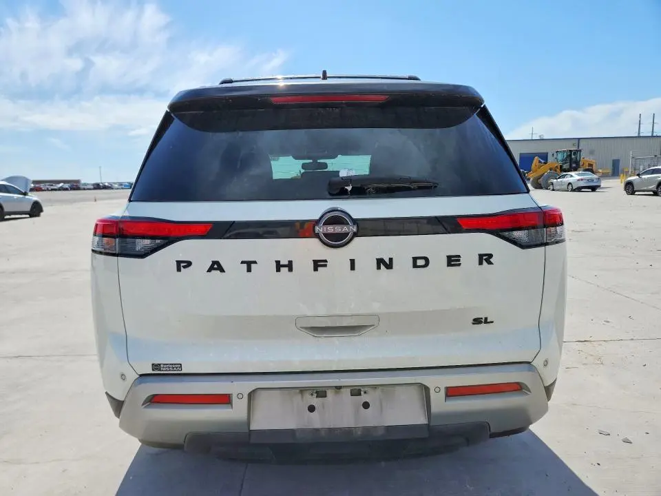 2022 NISSAN PATHFINDER SL  