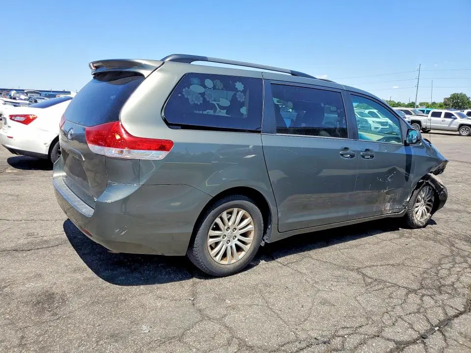 2012 TOYOTA SIENNA XLE 8-PASSENGER  