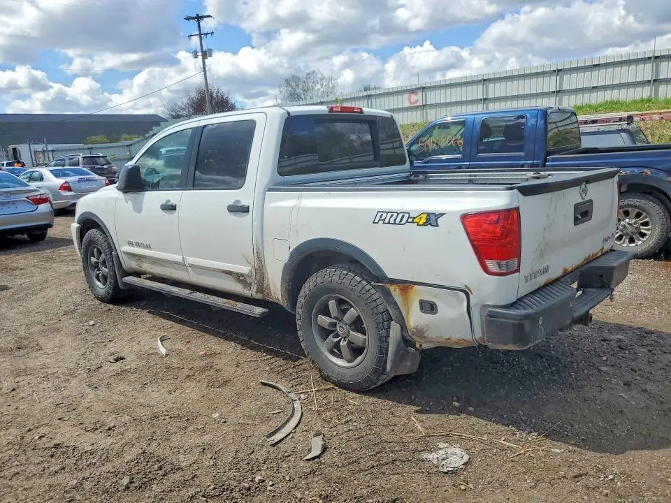 2013 NISSAN TITAN SV  