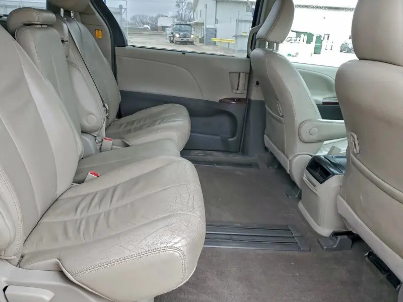 2012 TOYOTA SIENNA XLE  