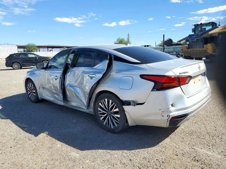 2024 NISSAN ALTIMA SV  