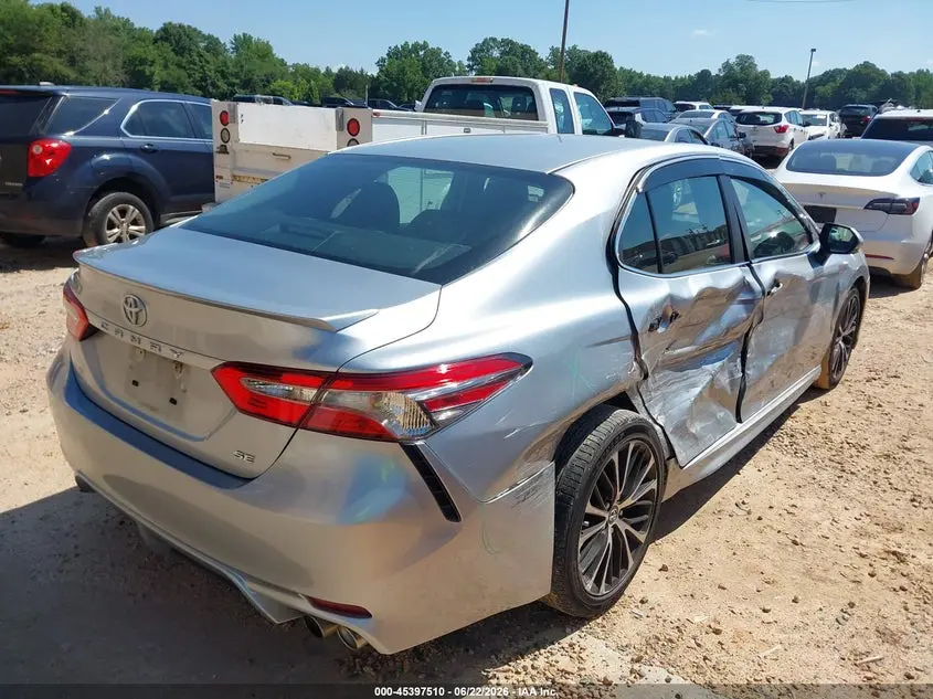 2018 TOYOTA CAMRY SE