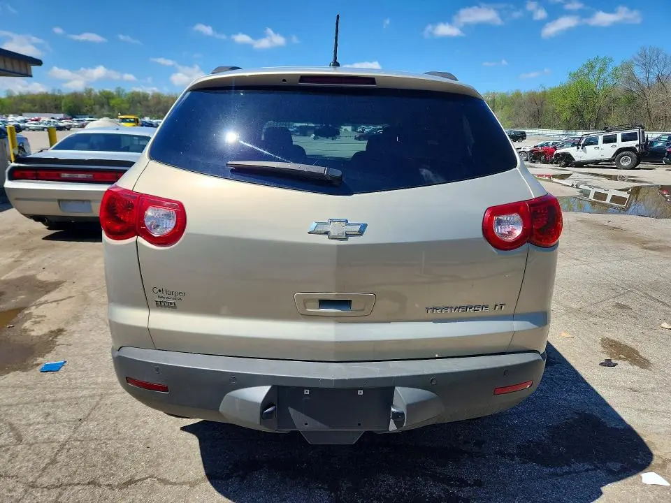 2011 CHEVROLET TRAVERSE LT  