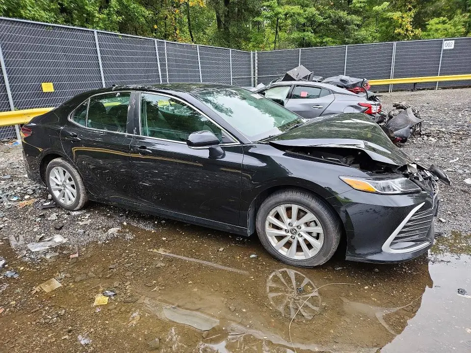 2021 TOYOTA CAMRY LE  