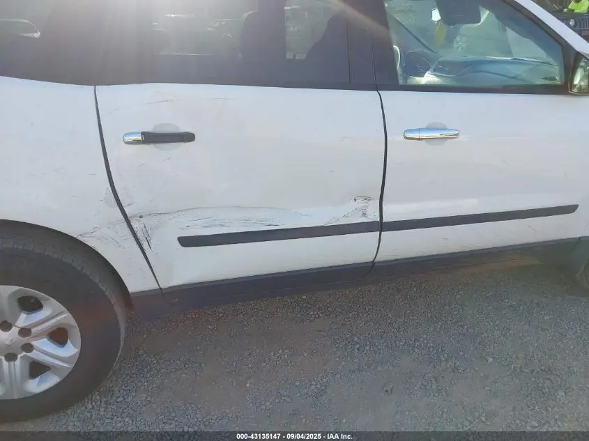 2014 CHEVROLET TRAVERSE LS