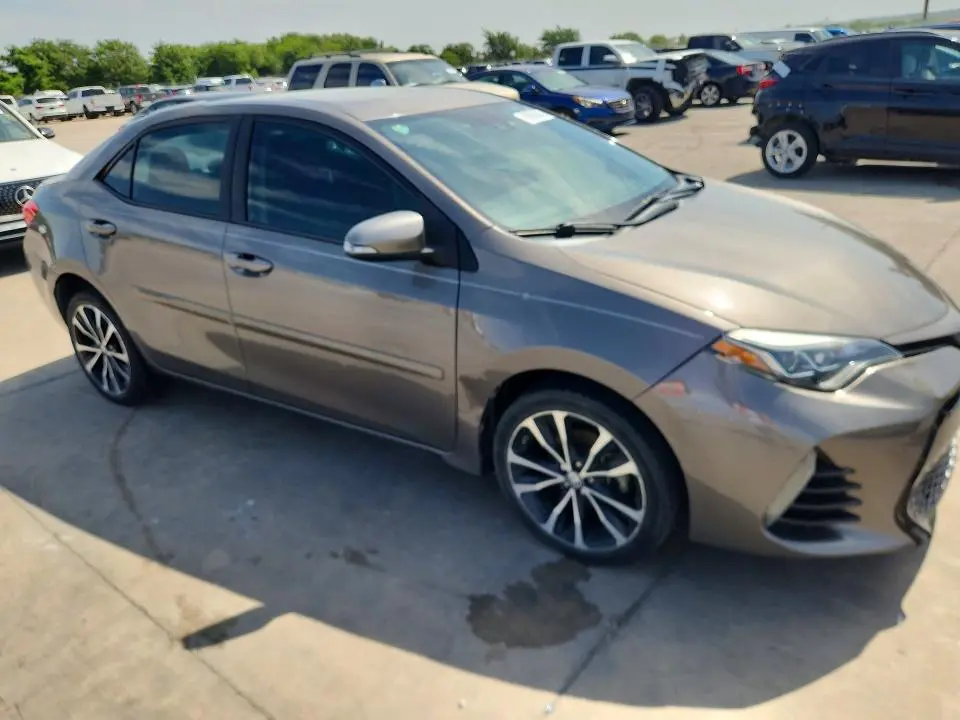 2018 TOYOTA COROLLA SE  