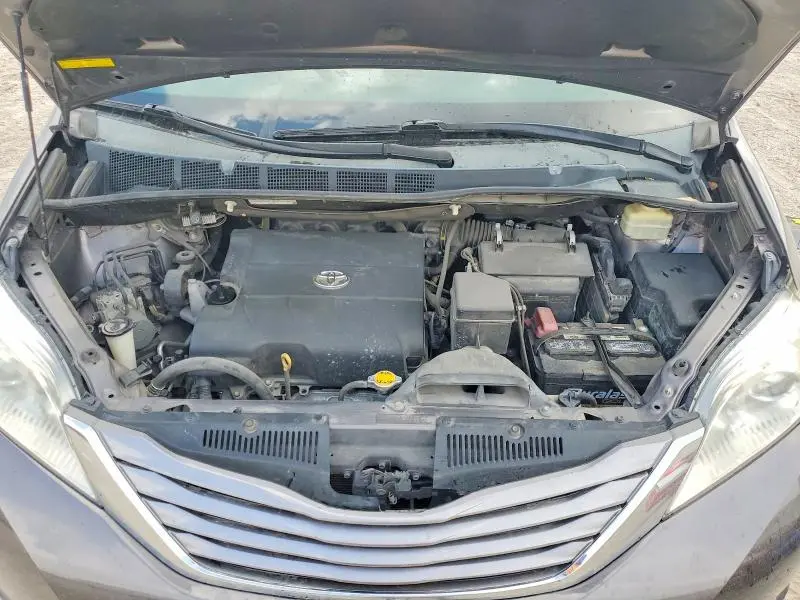 2016 TOYOTA SIENNA XLE PREMIUM 8-PASSENGER  