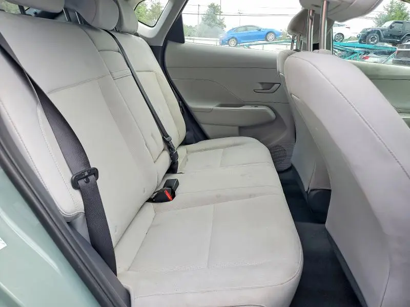 2024 HYUNDAI KONA SE  