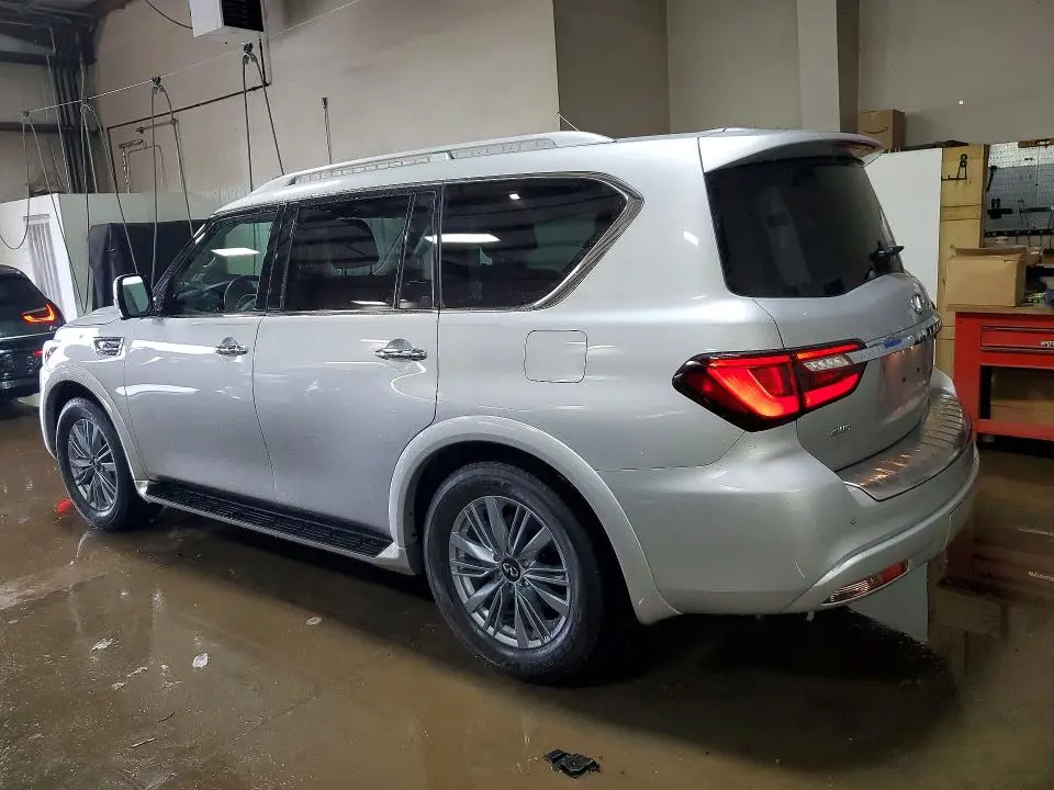 2022 INFINITI QX80 LUXE  