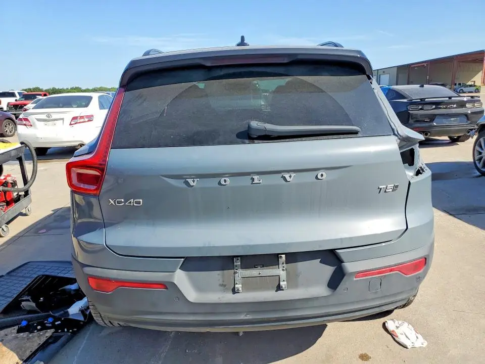 2022 VOLVO XC40 T5 R-DESIGN  