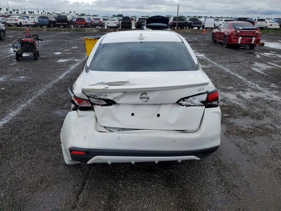 2021 NISSAN VERSA SV  