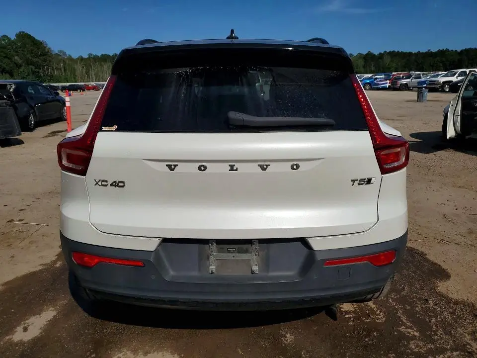 2021 VOLVO XC40 T5 R-DESIGN  