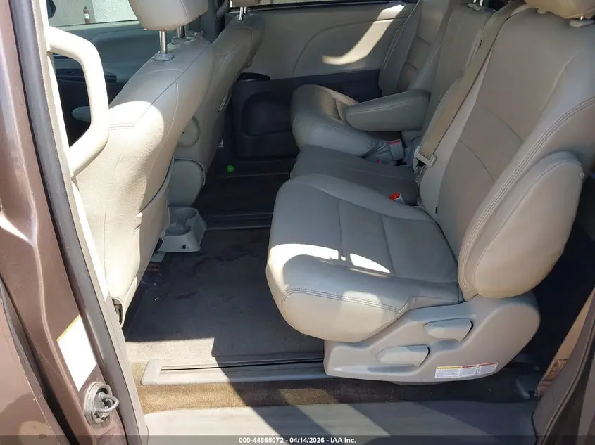 2018 TOYOTA SIENNA LE 8 PASSENGER