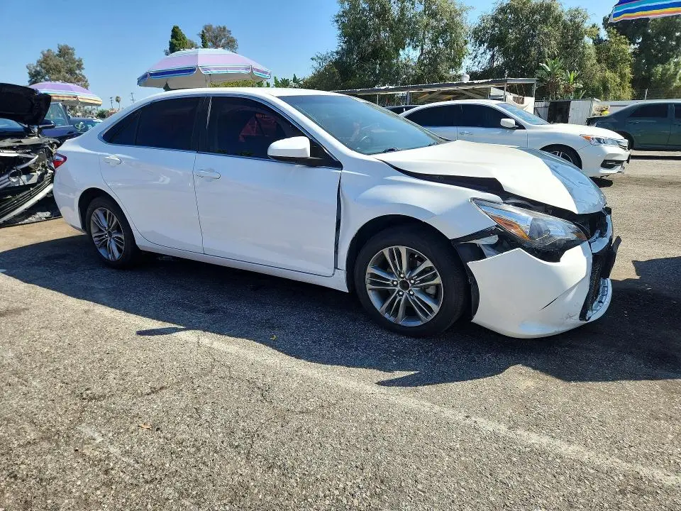2016 TOYOTA CAMRY SE  