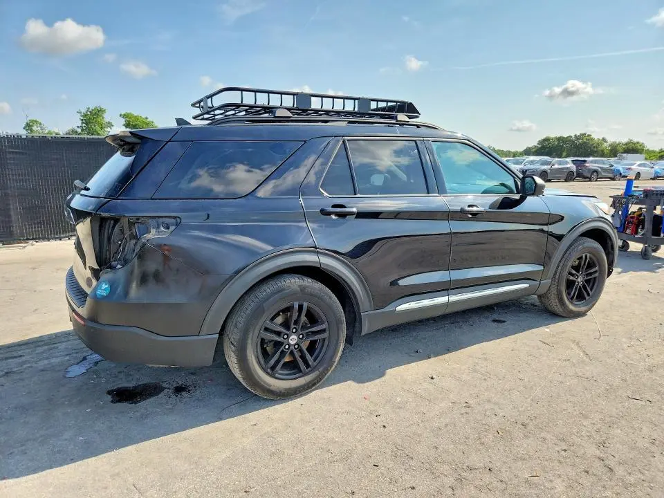 2022 FORD EXPLORER XLT  
