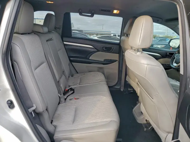 2017 TOYOTA HIGHLANDER LE  