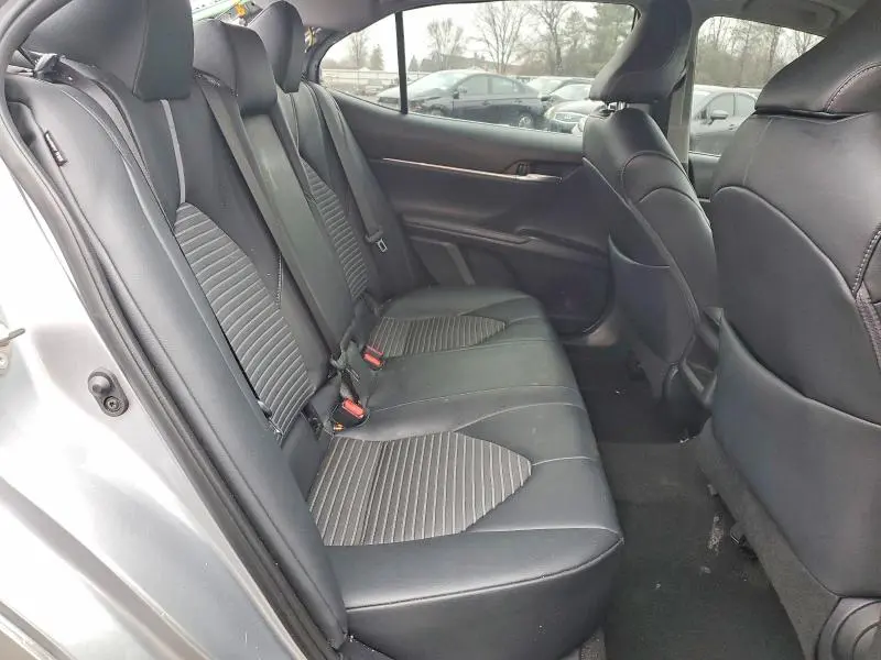 2019 TOYOTA CAMRY SE  