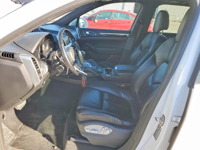 2016 PORSCHE CAYENNE   