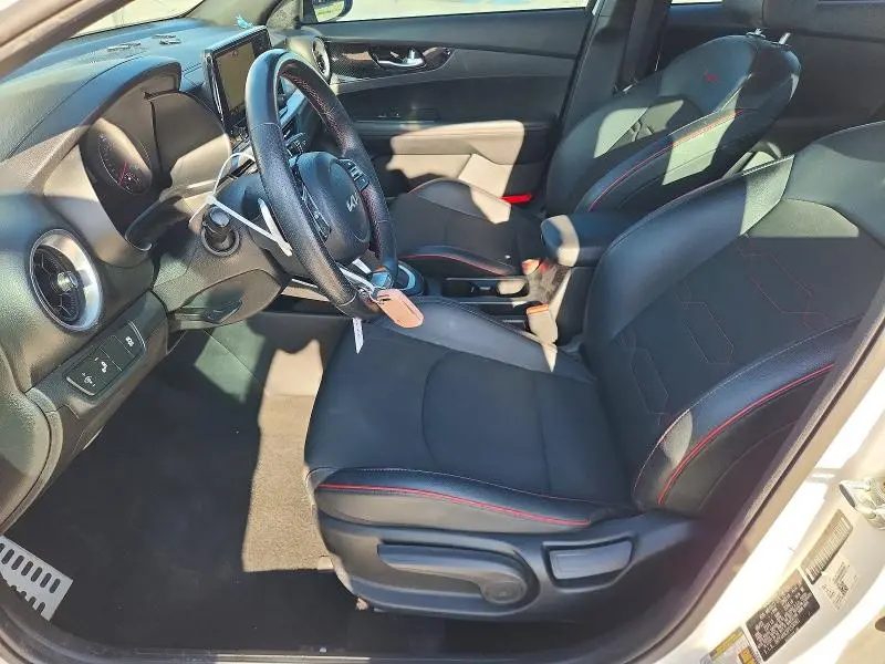 2023 KIA FORTE GT  