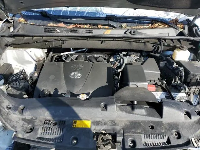 2018 TOYOTA HIGHLANDER SE  