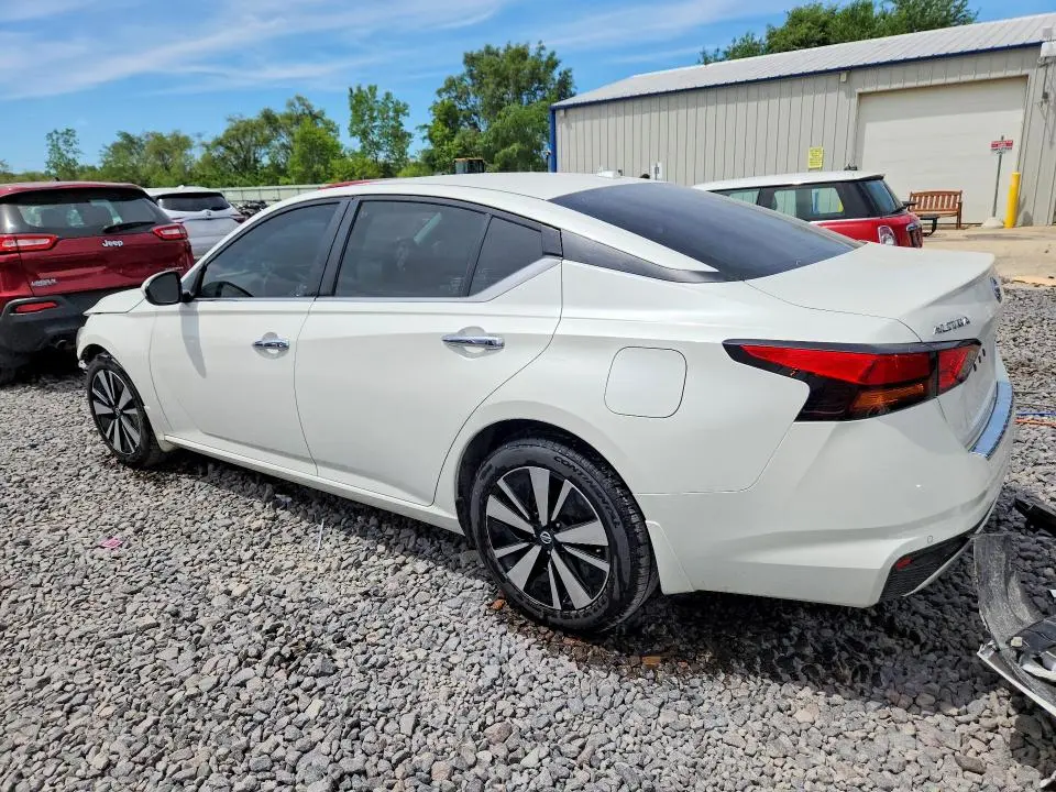 2021 NISSAN ALTIMA SV  
