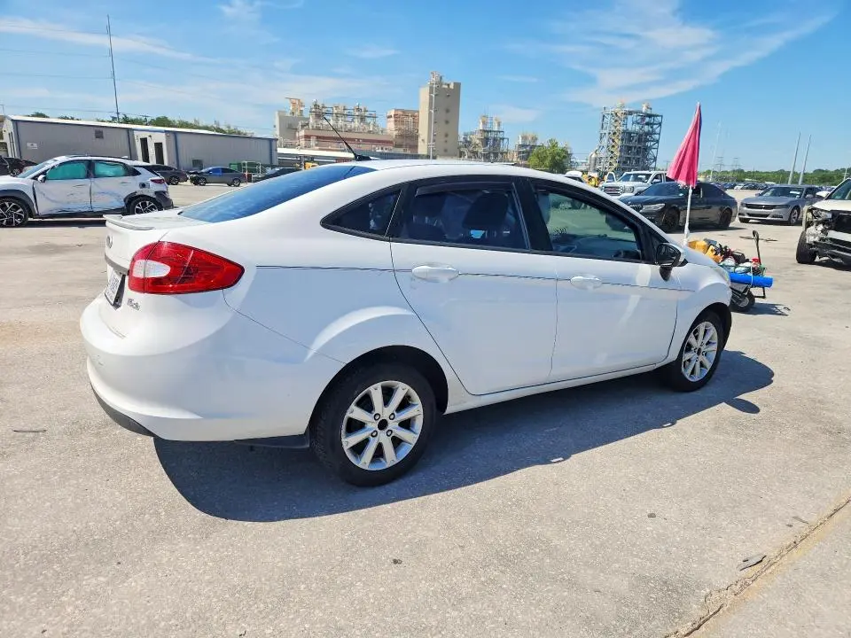 2011 FORD FIESTA SE  