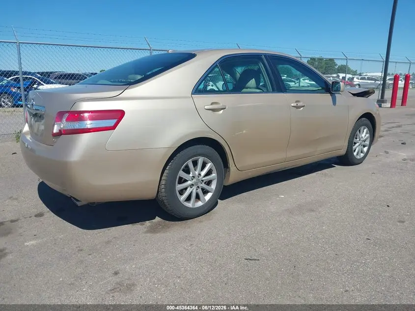 2011 TOYOTA CAMRY XLE V6