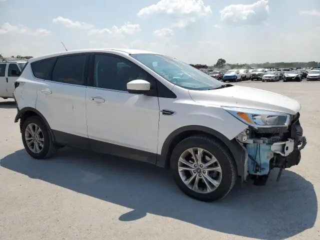 2019 FORD ESCAPE SE  