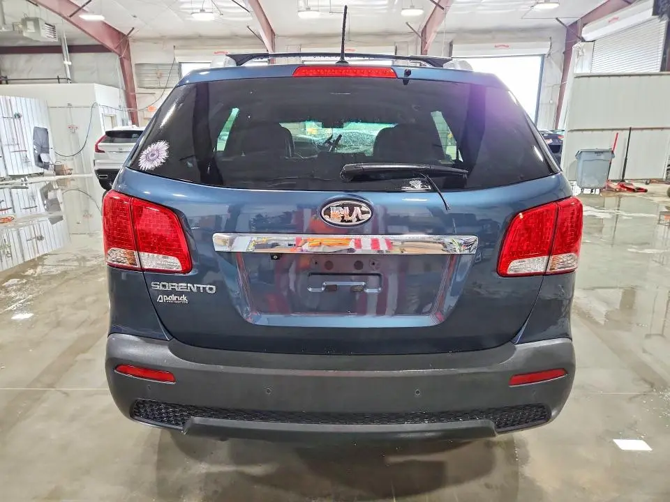 2011 KIA SORENTO LX  