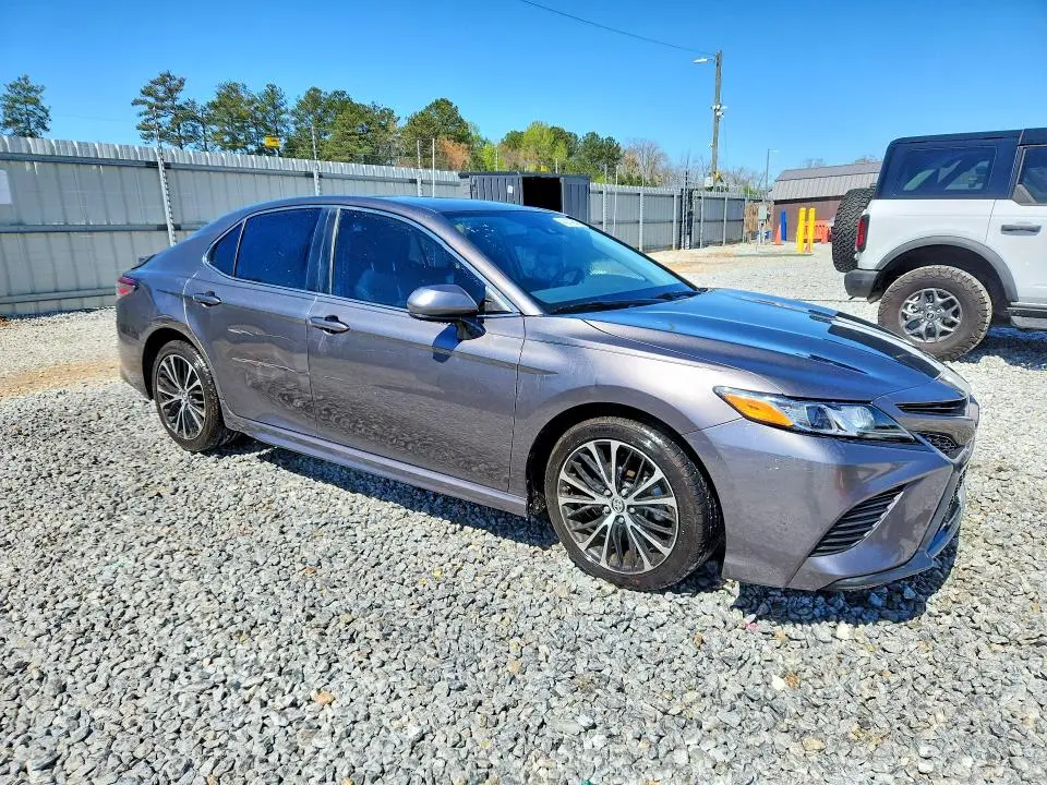 2019 TOYOTA CAMRY SE  