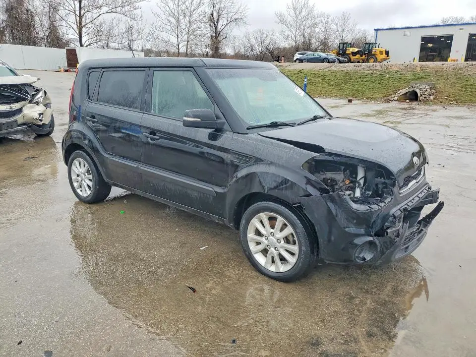 2013 KIA SOUL +  