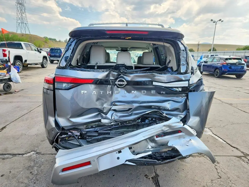 2022 NISSAN PATHFINDER SL  