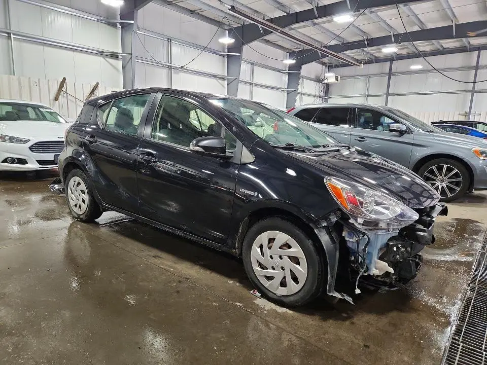 2016 TOYOTA PRIUS C TWO  