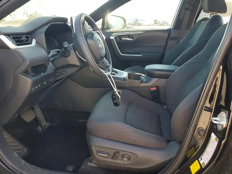 2023 TOYOTA RAV4 SE  