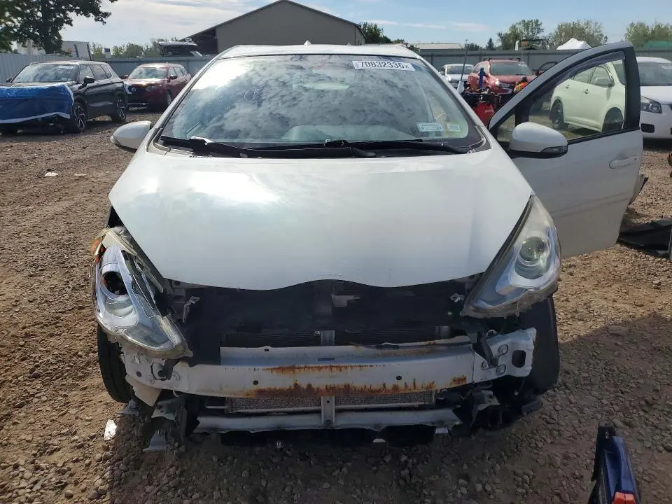 2016 TOYOTA PRIUS C TWO  