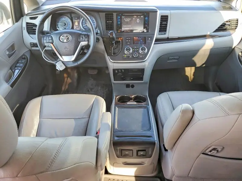2017 TOYOTA SIENNA XLE PREMIUM 8-PASSENGER  