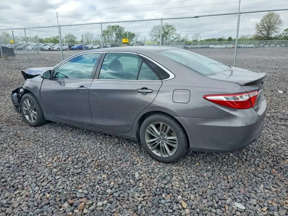 2016 TOYOTA CAMRY SE  